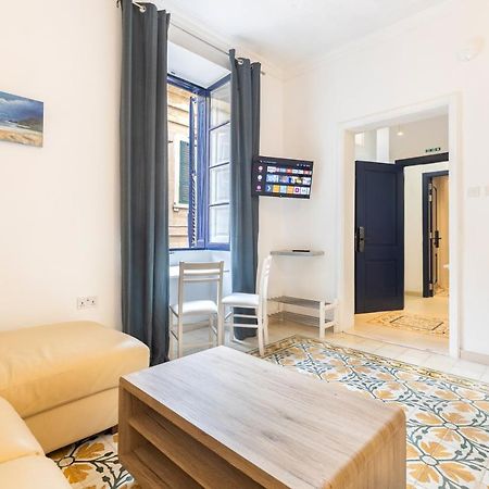 A Studio Apartment In Malta'S Capital Валета Екстериор снимка